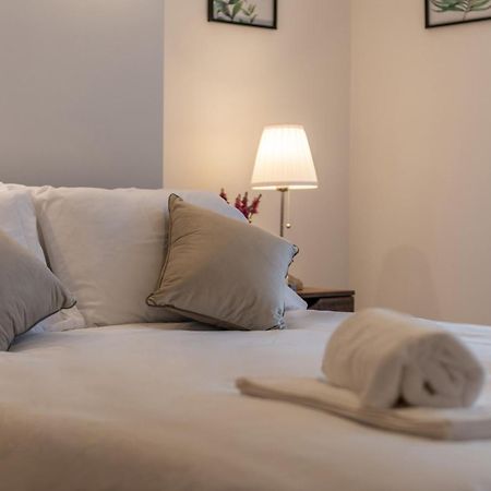 A Golden Haven Retreat In London Apartment ภายนอก รูปภาพ
