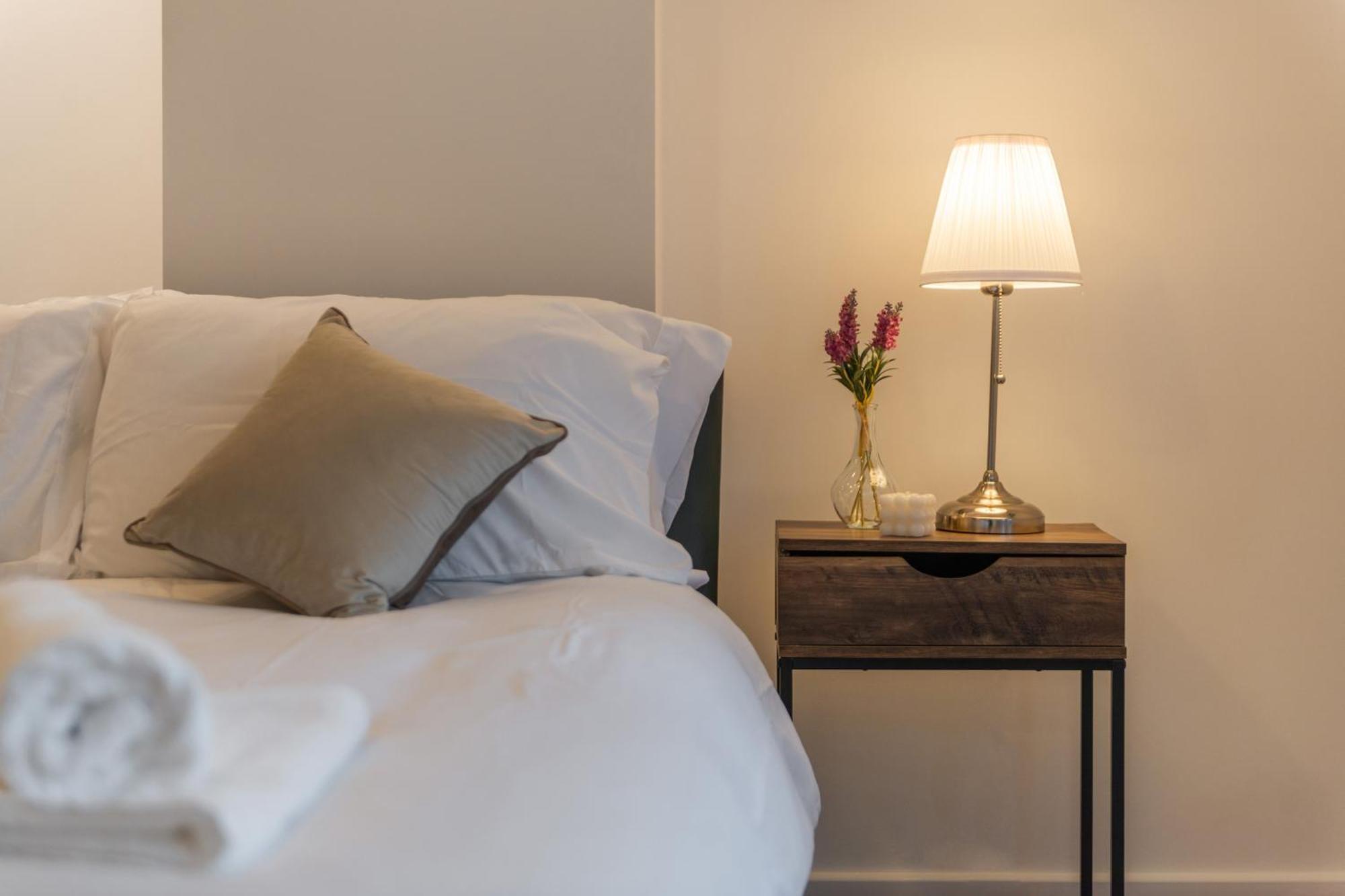 A Golden Haven Retreat In London Apartment ภายนอก รูปภาพ