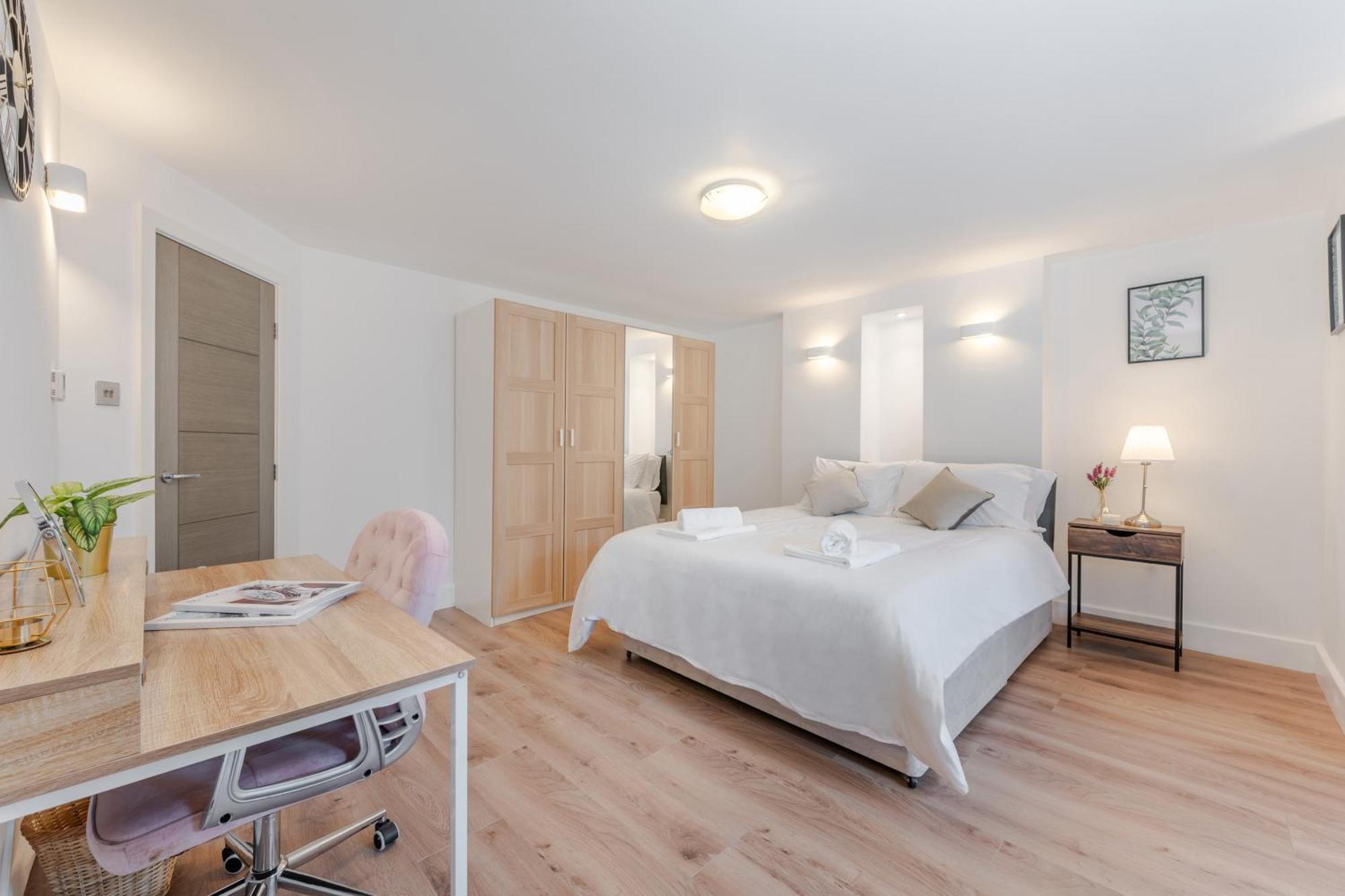 A Golden Haven Retreat In London Apartment ภายนอก รูปภาพ