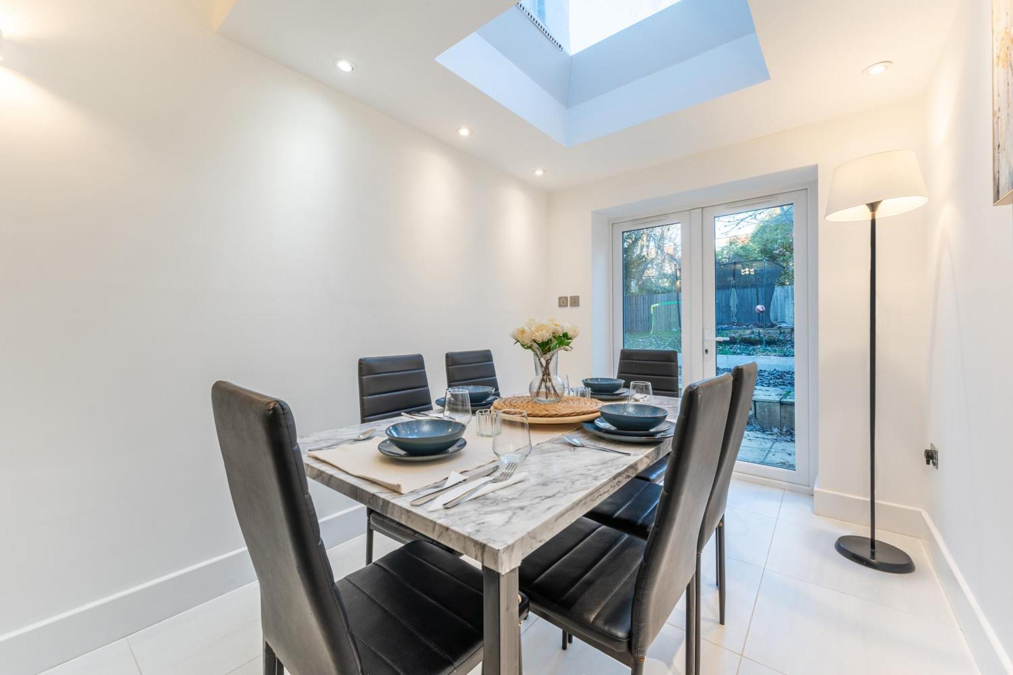 A Golden Haven Retreat In London Apartment ภายนอก รูปภาพ